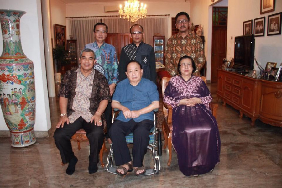 Jajaran Rektor Unmul periode 2014-2018 saat sowan kekediaman Profesor Sambas Wirakusumah di Jakarta (Dok. Pribadi Masjaya)