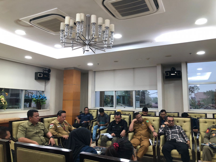 Protokol Kukar memaparkan persiapan HUT ke-79 RI kepada awak media. (Erlita/Korankaltim.com)