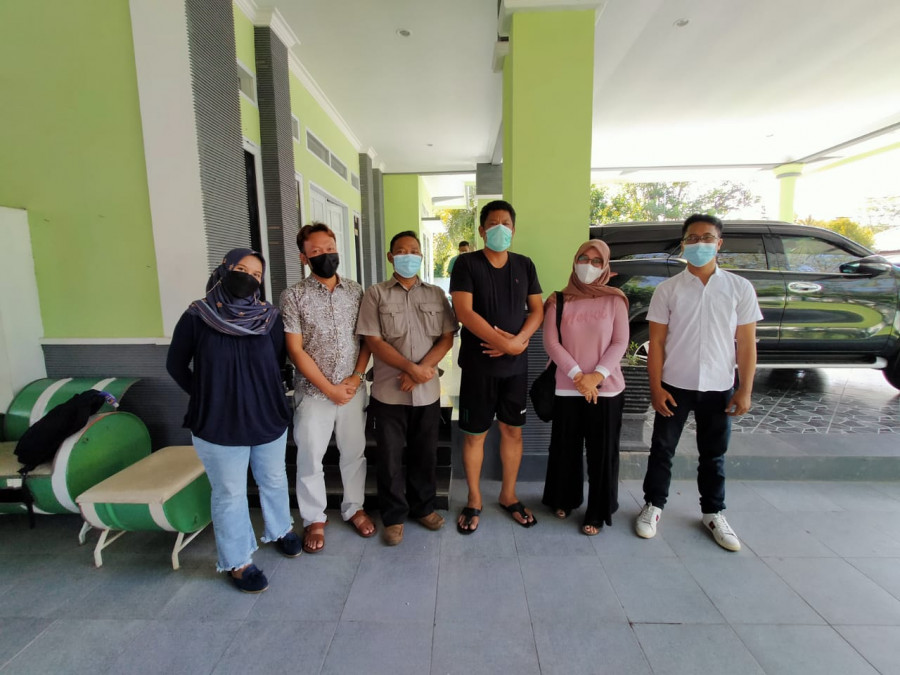 Pengurus SMSI Bontang saat bertandang ke kediaman rujab Wawali Basri Rase, Minggu (20/2). (Foto: istimewa)