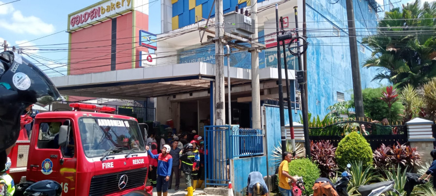 Mama Suka Kitchen Store di Jalan Pangeran Antasari yang nyaris terbakar siang tadi. (ist)
