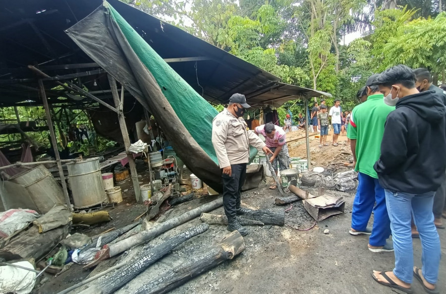 Olah TKP di pabrik tahu yang meledak. (Foto: Istimewa)