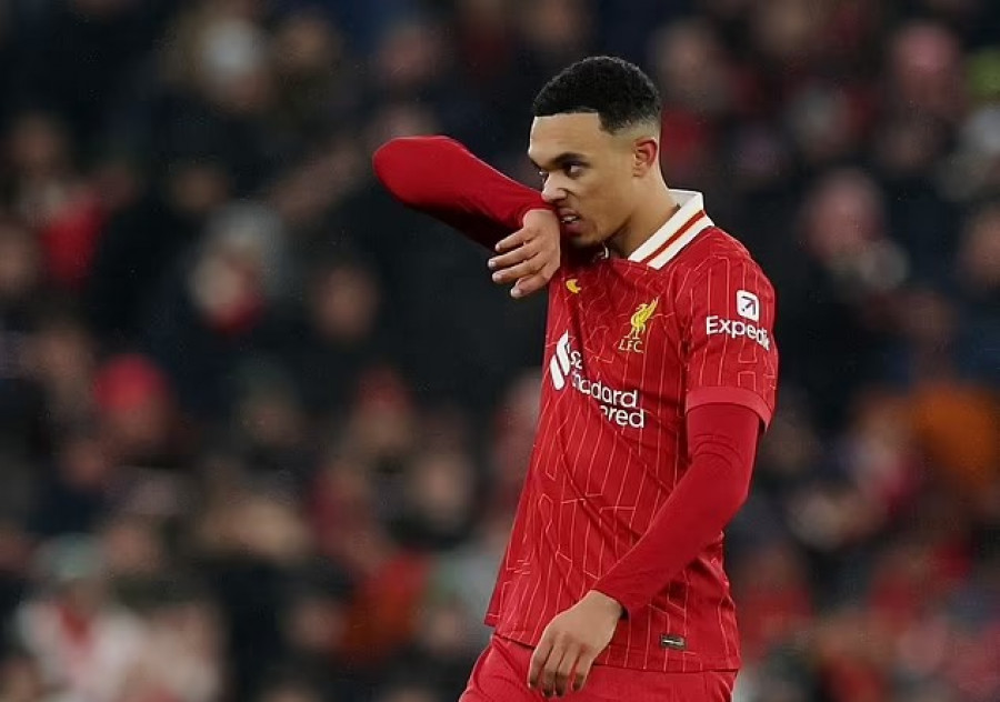 Trent Alexander-Arnold, kesalahannya di lini belakang membuat Manchester United mencetak gol pertama ke gawang Liverpool. (Foto: Reuters)