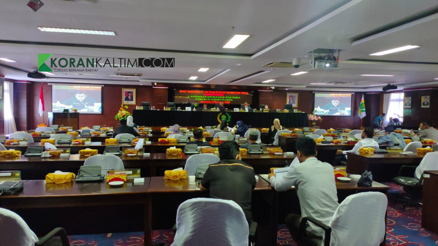 Makmur HAPK resmi diberhentikan sebagai Ketua DPRD Kaltim pada Rapat Paripurna ke-25 DPRD Kaltim, Selasa (2/11/2021). (Foto: Faishal Ays/Korankaltim.com)