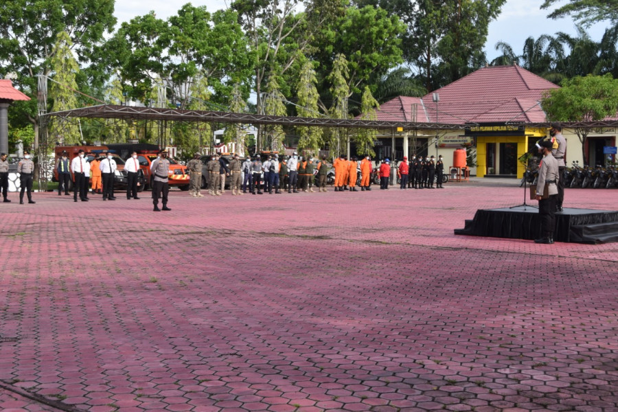 Apel Pasukan Operasi Lilin persiapan natal dan tahun baru. (Zulhamri/korankaltim.com)
