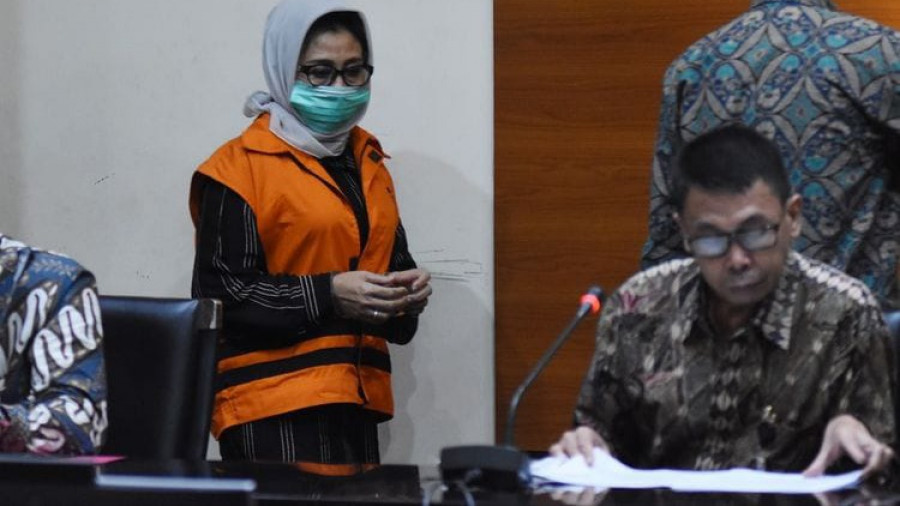 Ketua DPC PPP Kutim, Encek UR Firgasih saat konferensi pers yang menetapkan statusnya menjadi tersangka, oleh KPK (istimewa)