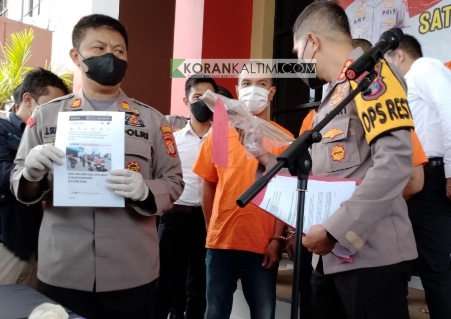 Hermansyah (42) reaidivis kasus penganiayaan yang kembali diamankan karena melakukan pemalakan kepada sopir angkot, dengan modus uang parkir Senin (25/7/2022) hari ini.(Foto:Nancy/korankaltim.com)