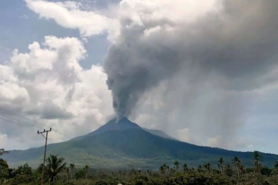 Erupsi Gunung Lewotobi Laki-Laki, (dok.Antaranews.com)
