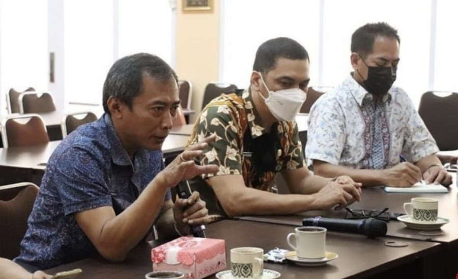Kadiskominfo Kaltim Muhammad Faisal (Tengah) . (Foto: Istimewa)