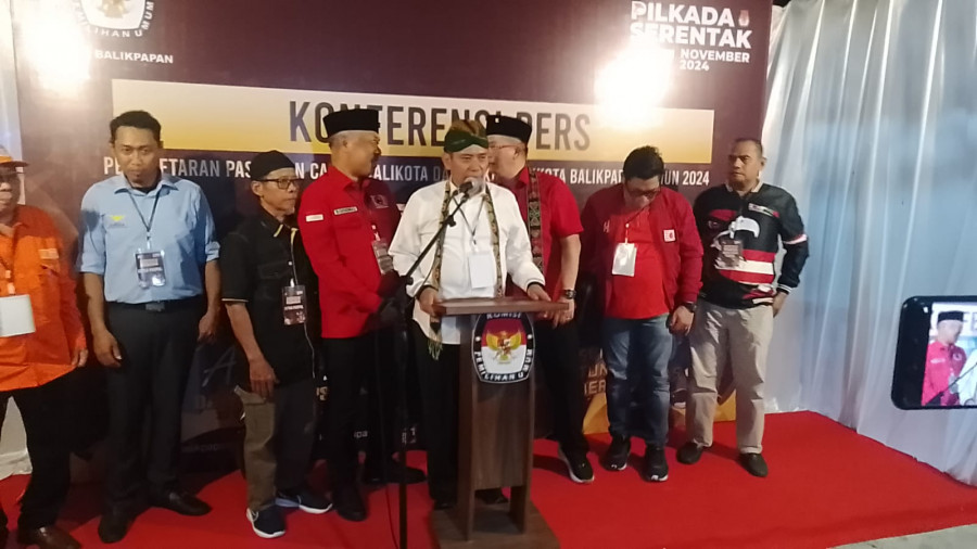 Bapaslon Wali Kota Balikpapan dan Wakil Wali Kota Balikpapan, Rendi Susiswo Ismail-Eddy Sunardi Darmawan menjadi pendaftar ketiga sekaligus penutup pendaftaran calon Wali Kota dan Wakil Wali Kota di Kantor KPU Balikpapan, pada Kamis (29/8/2024) malam. (L
