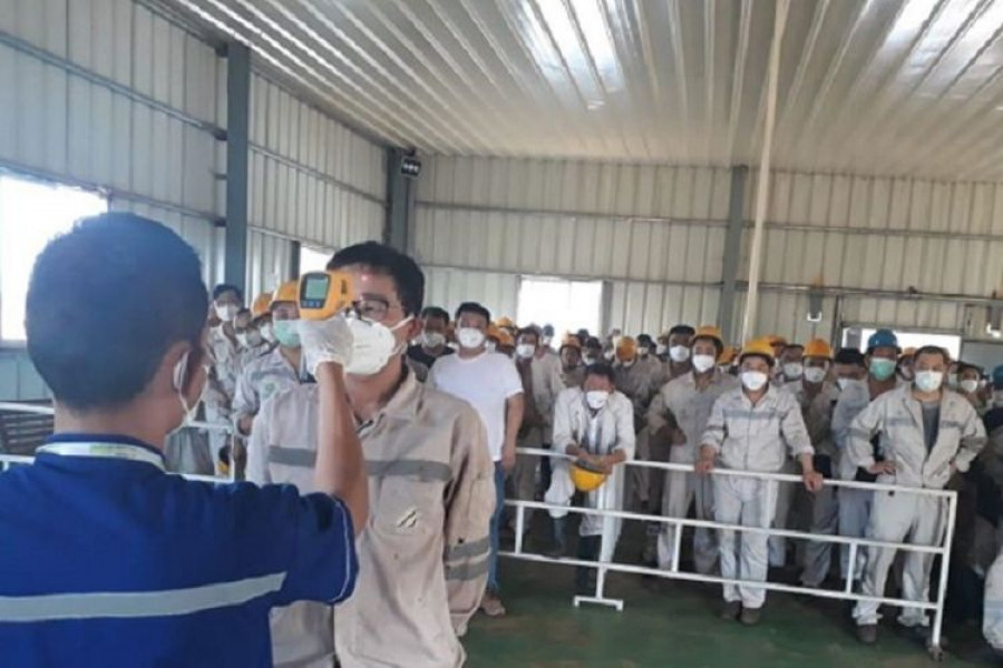 Pekerja Dari Luar Daerah Dites Suhu Badan (Galamedia Pikiran Rakyat.Dok)