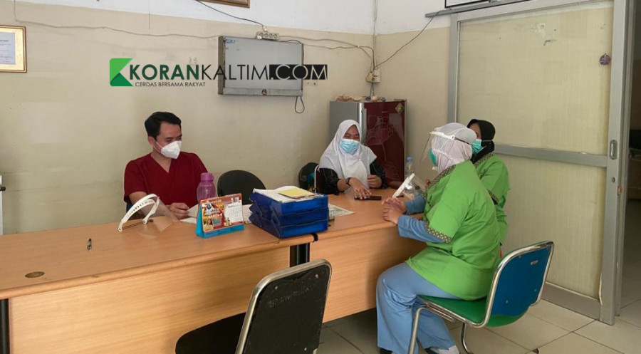 Dokter dan perawat yang berjaga di IGD RS Islam Samarinda yang mulai beroperasi sejak Selasa (2/3/2021) hari ini. (Foto: Permata/korankaltim.com)