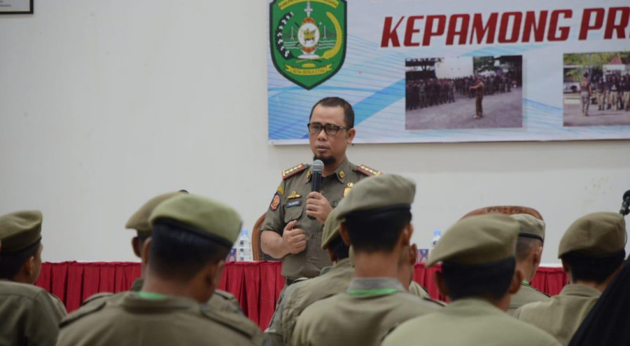 Sekretaris Satpol PP Kukar, Yuliandris menyampaikan arahannya pada Pelatihan Kepamongprajaan Di Gedung Serba Guna, Kompleks Kantor Bupati pada Senin (4/2/2019)