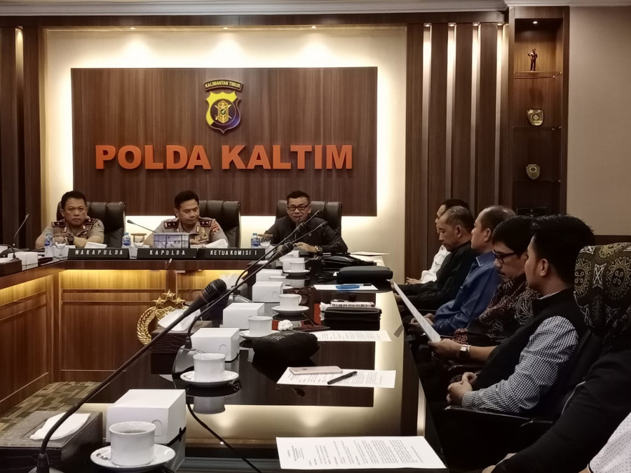 Jahidin (tiga dari kiri)saat berdialog dengan Polda Kaltim baru-baru ini