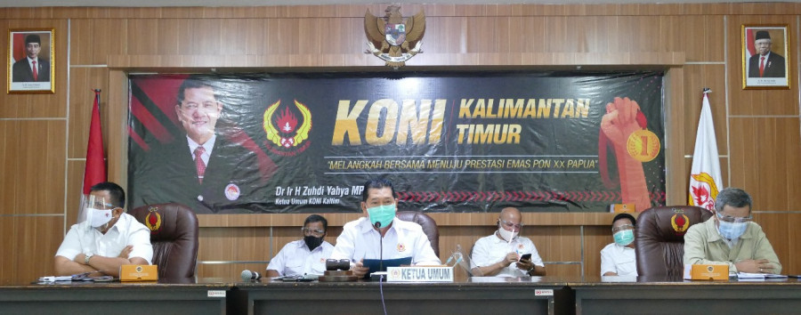 Ketua KONI Kaltim, Zuhdi Yahya (tengah) saat memimpin rapat pleno Rabu (7/10/2020) hari ini.(Foto:Humas KONI Kaltim)