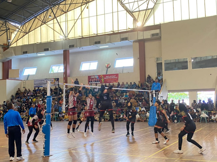 tim voli putri Kubar terus tampil menekan dalam laga final melawan Berau (Rama/KoranKaltim.com)