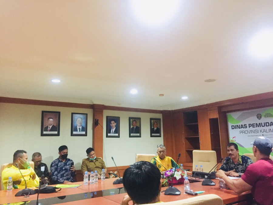 Suasana audiensi Barisan Atlet Daerah Asli Kalimantan (Badak) bersama Kepala Dinas Dispora Kaltim, Agus Tianur (foto: Linda mulyani/ Koran Kaltim)