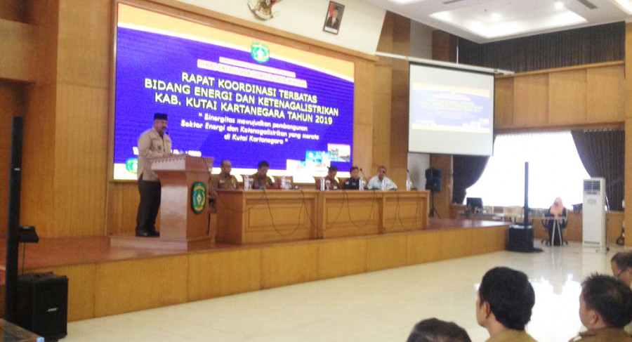 Bupati Kukar Edi Damansyah saat memberikan sambutan pada Rakor Terbatas Dinas Energi dan Sumberdaya Mineral di Gedung Bappeda Kukar pada Selasa (26/3/2019)