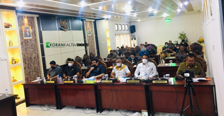DPRD Balikpapan pada saat Rapat Paripurna berlangsung (Foto : Muhammad Rizieq/Korankaltim.com)