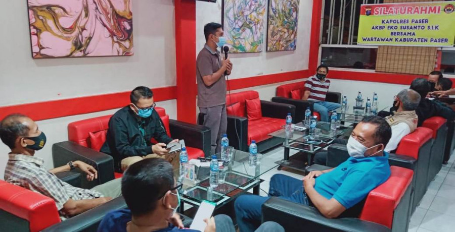Kapolres Paser AKBP. Eko Susanto saat menyampaikan sambutan. ( Foto : Dwi Cahyo / Korankaltim.com )