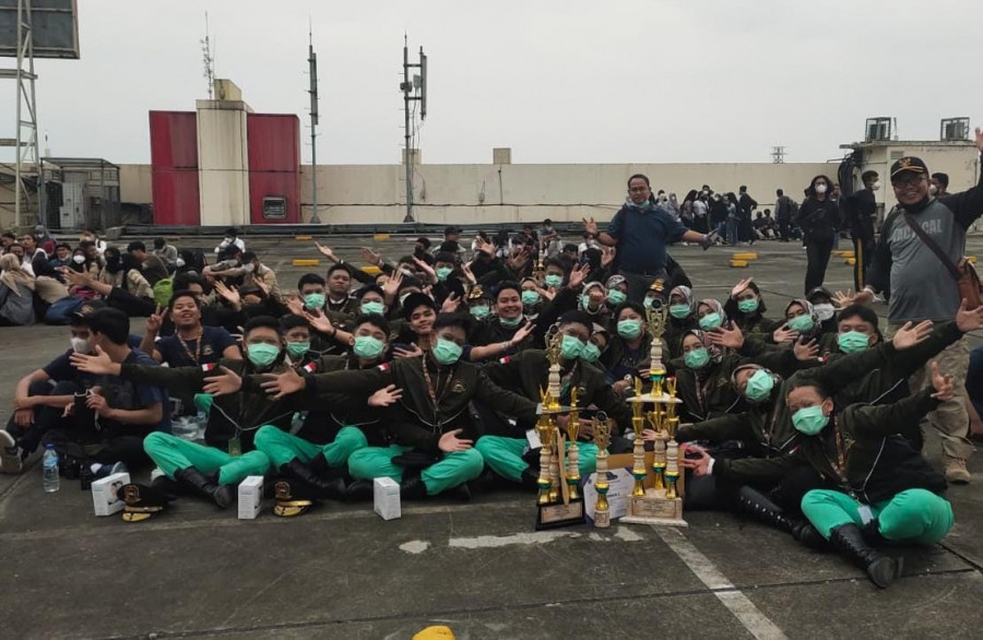 Tim Semansa berhasil membawa pulang beberapa piala di ajang Lomba Ketangkasan Baris Berbaris (LKBB) tingkat Nasional. (Foto: istimewa)