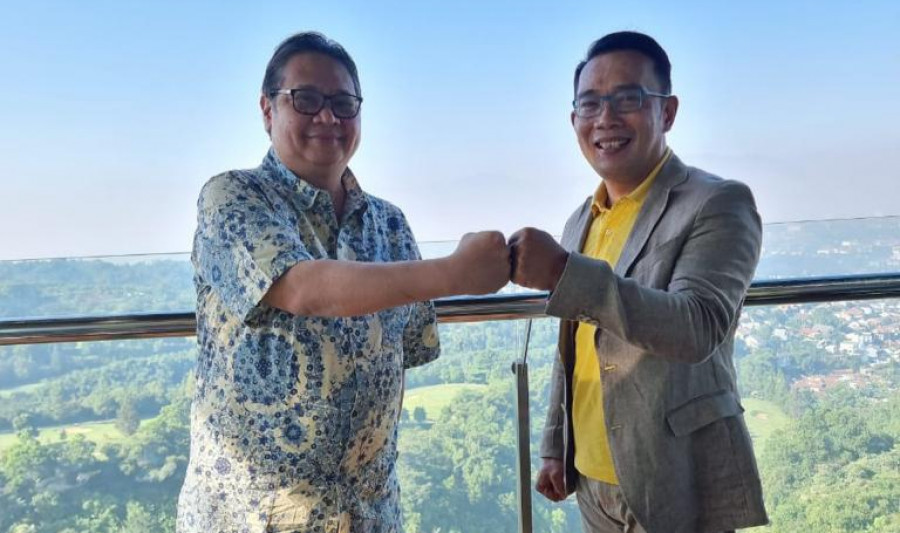 Ketua Umum DPP Partai Golkar sekaligus Menko Perekonomian Airlangga Hartarto bersama Gubernur Jawa Barat Ridwan Kamil