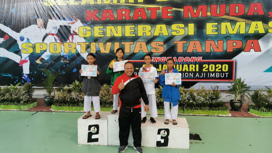 Calon atlet muda yang berhasil mempersembahkan medali pada pelaksanaan Kejurda Inkai 2020 di Tenggarong, Kutai Kartanegara. (Foto : Istimewa/KoranKaltim.Com)