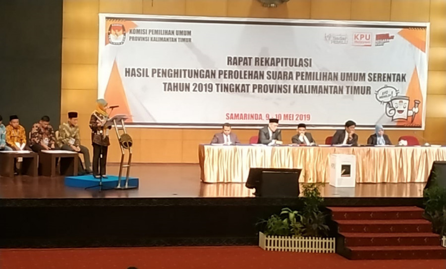 Suasana rapat pleno rekapitulasi hasil penghitungan perolehan suara