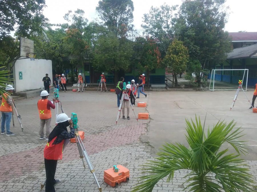 Kegiatan pelatihan bagi Operator Muda Survei Terestris atau juru ukur di SMK Negeri 2 Samarinda (Istimewa)