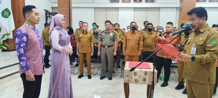 Pengukuhan Duta Baca Daerah oleh Sekda Kukar disaksikan langsung seluruh peserta Rakor Pengawasan Kearsipan (Heri/korankaltim.com)