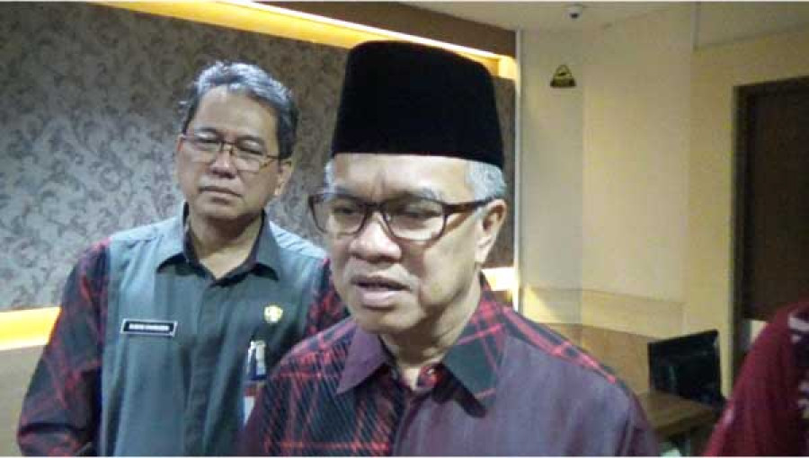 Aktif Wali Kota: Syaharie Jaang didampingi Sekkot Sugeng Chairuddin saat memberkan keterangan jika dirinya sudah aktif kembali sebagai Wali Kota Samarinda. Jaang sudah meninggalkan bingar Pilgub Kaltim.