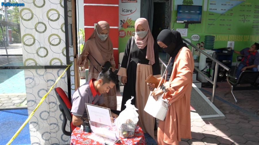 Sejumlah pengunjung yang akan membesuk keluarganya di Lapas Kelas II A Bontang (Foto: Dok. Lapas)