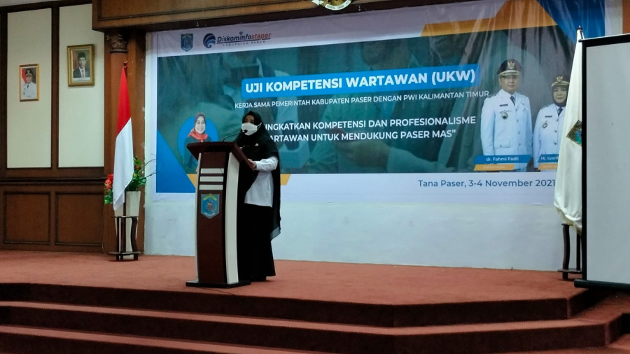 Wakil Bupati Paser Hj. Syarifah Masitah Assegaf saat membuka secara resmi UKW Kabupaten Paser. (Foto : Dwi Cahyo / Koran Kaltim)