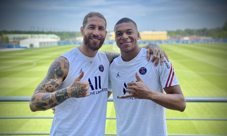 Sergio Ramos dan Kylian Mbappe, sama-sama tak memperkuat PSG dalam uji coba besok karena alasan berbeda. (Foto: sergiramostwitter)