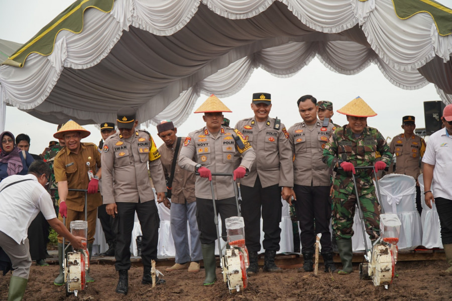 Pembukaan Penanaman Jagung Oleh Polres Paser yang dilaksanakan di Desa Damit Kecamatan Paser Belengkong. (Foto: Istimewa)