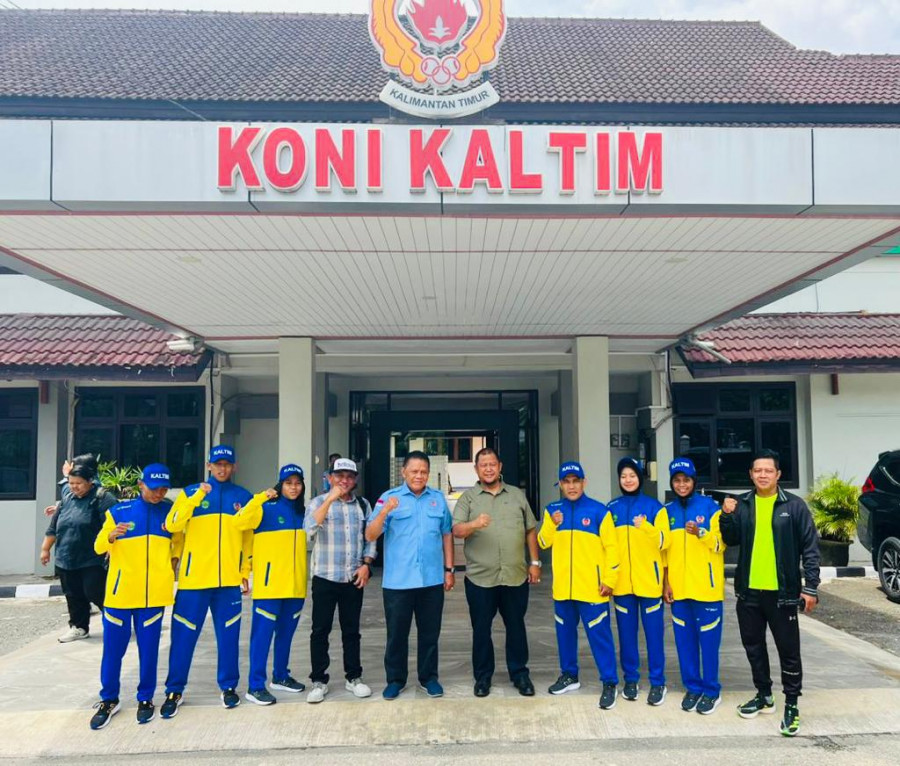 Abdul Rasid Bersama pengurus WI Kaltim beserta atlet Wushu andalan Kaltim (WIkaltim.dok)