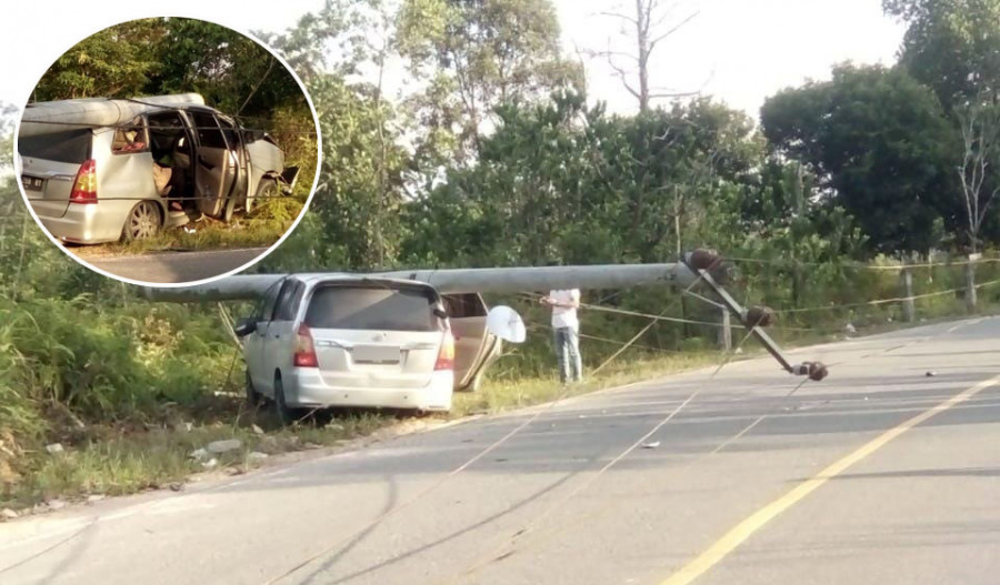 Kondisi kendaraan roda empat yang menabrak tiang listrik (Foto: Istimewa)