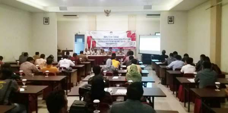 Suasana rapat pleno terbuka