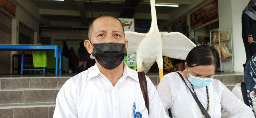 Pelaksana Tugas (Plt) Kadis Ketahanan Pangan, Perikanan dan Pertanian, Ir. H. Ali Akbar usai Lakukan Monitoring Pasar Taman Rawa Indah, Bontang (Nisa/korankaltim.com)