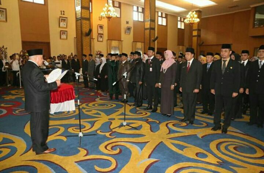 Gubernur Kaltim Isran Noor saat membacakan kata Pelantikan kepada 103 pejabat eselon II,III dan IV di Pendopo Lamin Etam Kompleks Kantor Gubernur Kaltim Selasa (01/09/2019) pagi (Foto: Istimewa )