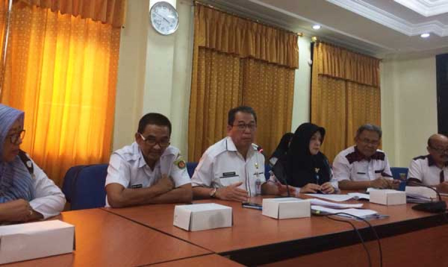 Ketua Timsel penjaringan direksi PDAM Samarinda yang juga Sekda Kota Samarinda Sugeng Chairuddin saat menyampaikan hasil seleksi kepada media