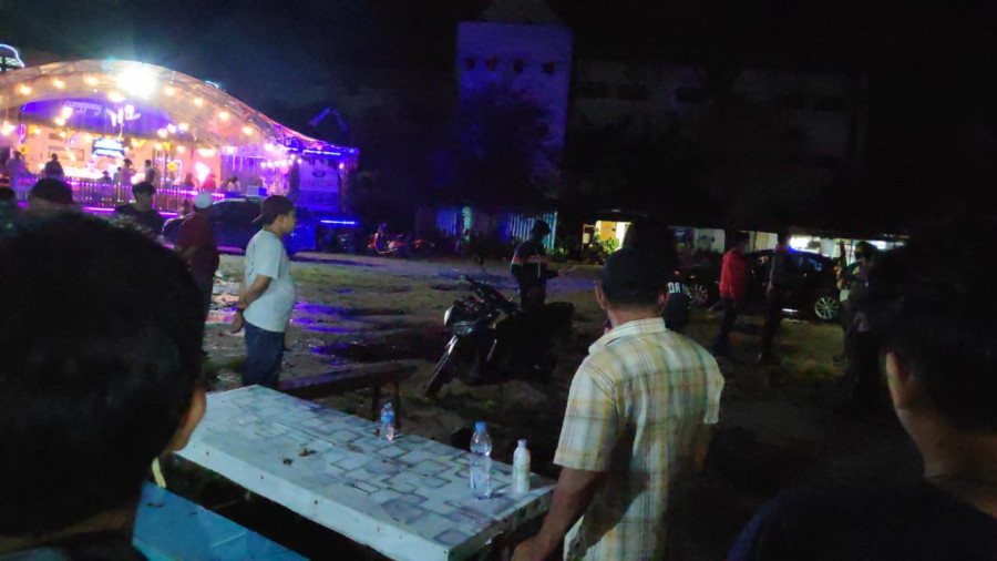 Suasana TKP saat kejadia dua pemuda saling bertikai, tadi malam. (Foto: istimewa)