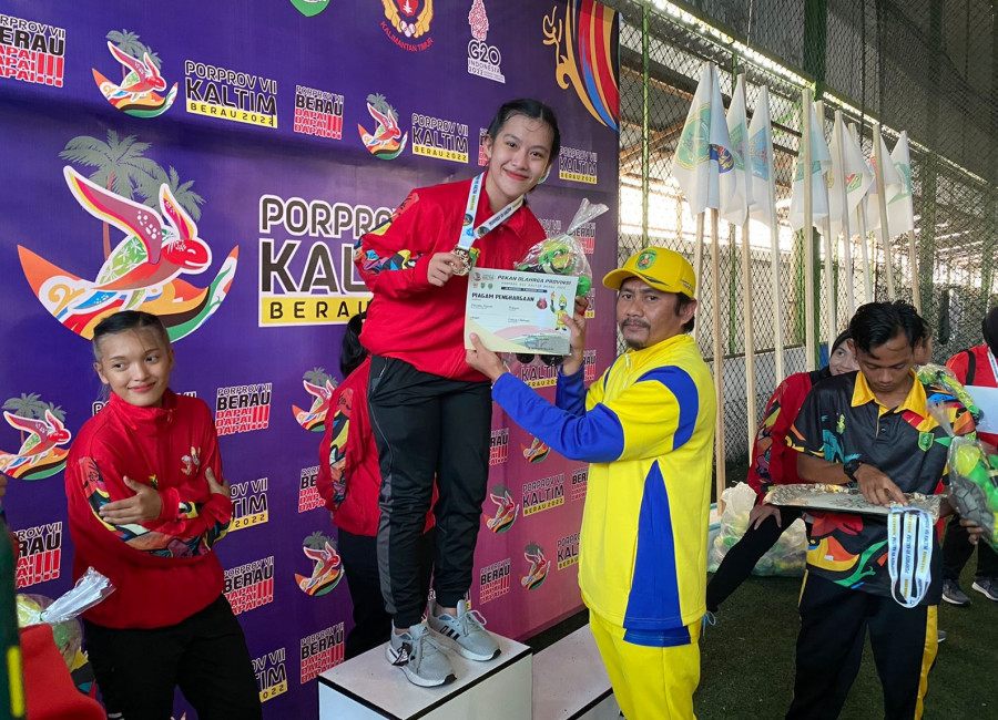 Kontingen Samarinda berhasil menjadi juara umum Cabor karate pada Porpov VII Kaltim. (Foto: Rama/KoranKaltim.com)