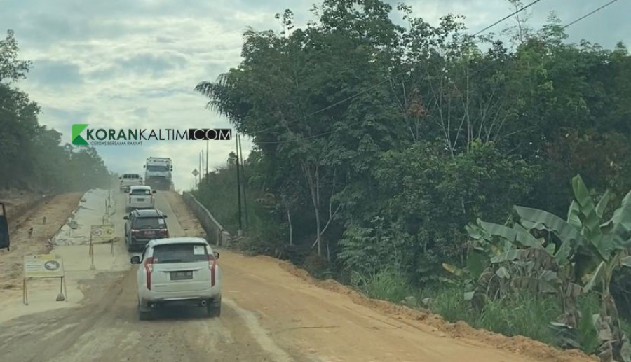 Perbaikan salah satu ruas jalan di Kaltim yang dilakukan oleh BBPJN Kaltim Kaltara (Foto: Permata/Korankaltim.com)