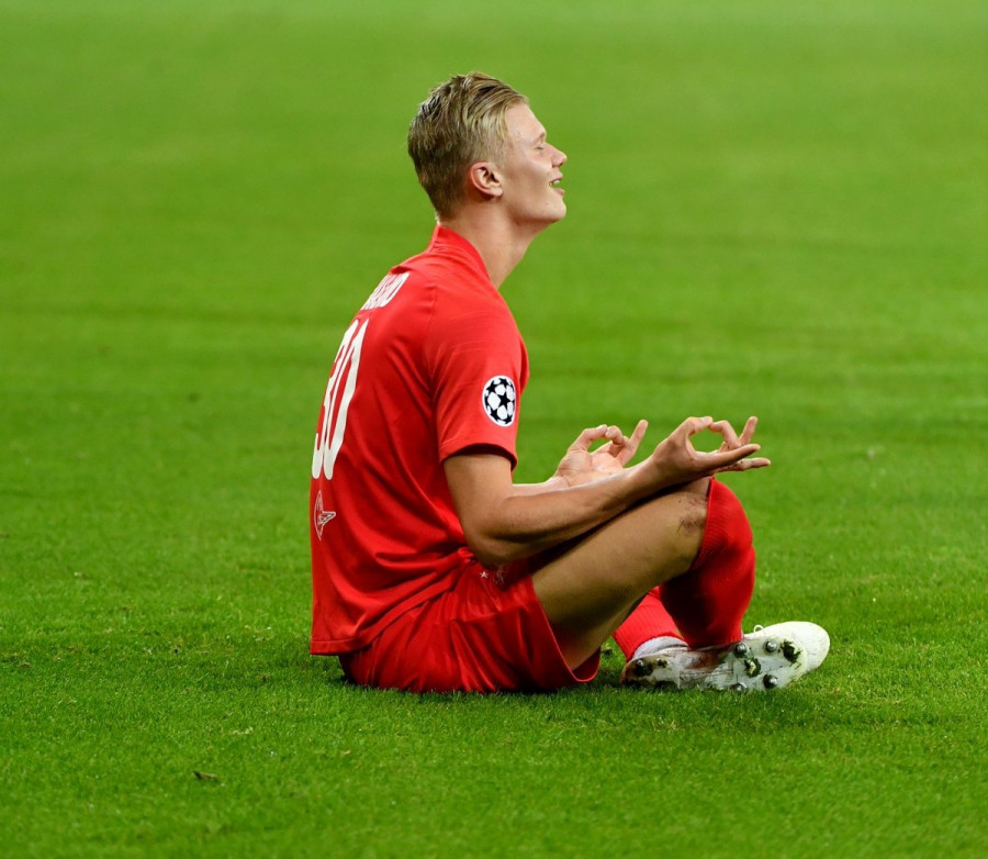 Erling Braut Haaland, mencetak gol lagi untuk Salzburg namun timnya tetapi kalah dari Napoli dinihari tadi. (twitter)