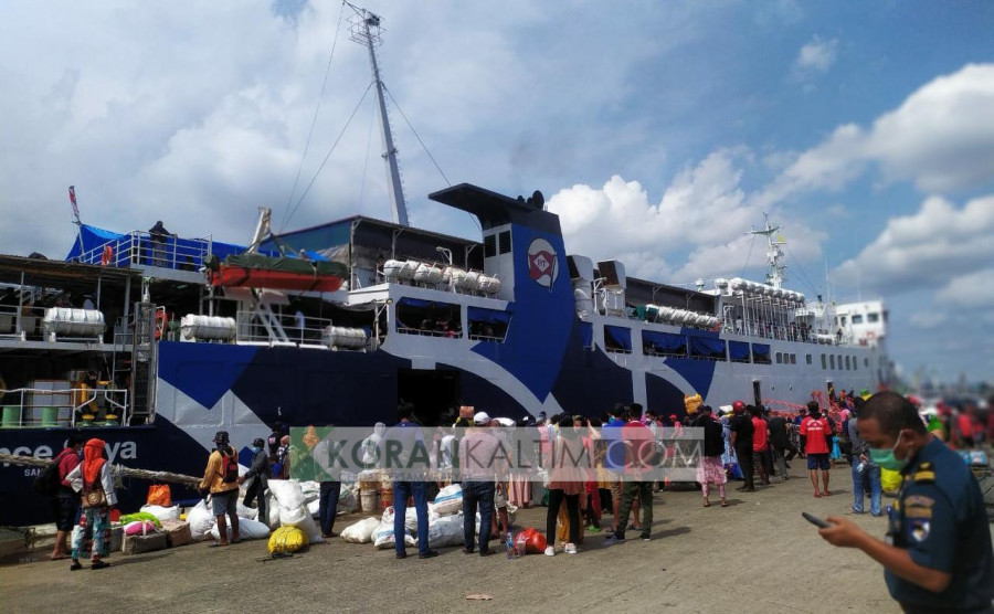 Kedatangan KM Prince Soya dari Pare pare, di Pelabuhan Samarinda pada Kamis (7/1/2021) hari ini.(Foto:Nancy/korankaltim.com)