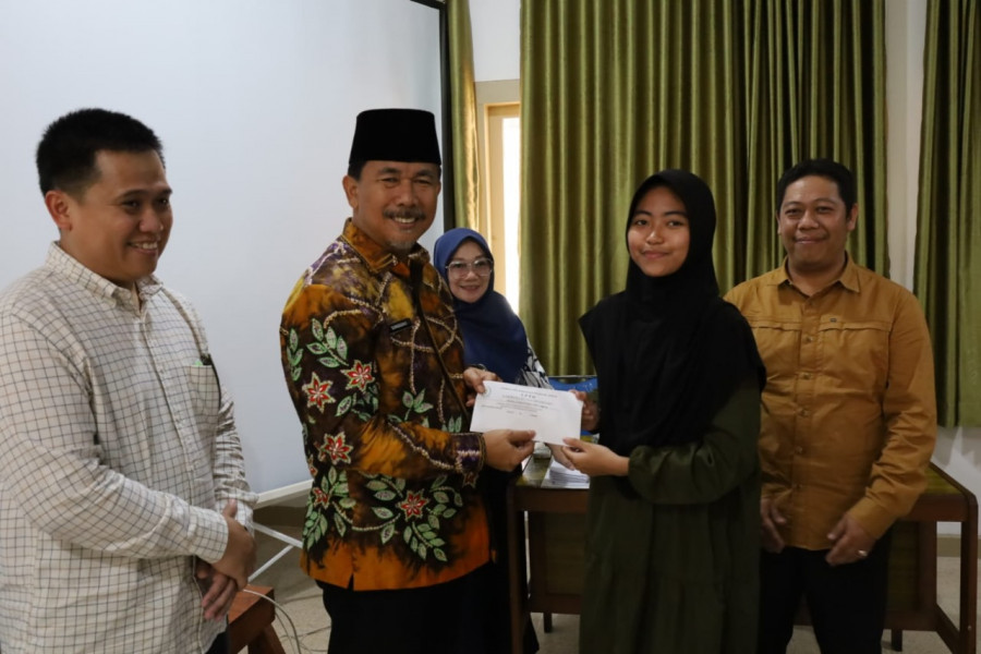 Sekda yang juga Ketua LPTQ Kukar melakukan kunjungan. (Prokom)