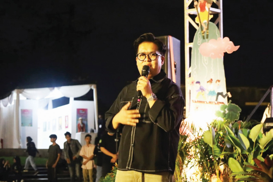 Wabup memperkenalkan kerajinan dan budaya Kukar di acara Eroh Bebaya di Yogyakarta. (Foto: Prokom)