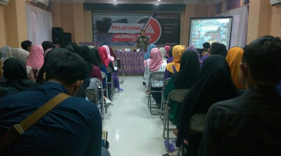 Pelatihan jurnalistik yang digagas Koran Kaltim di Universitas Kutai Kartanegara, 7 November 2018 lalu.