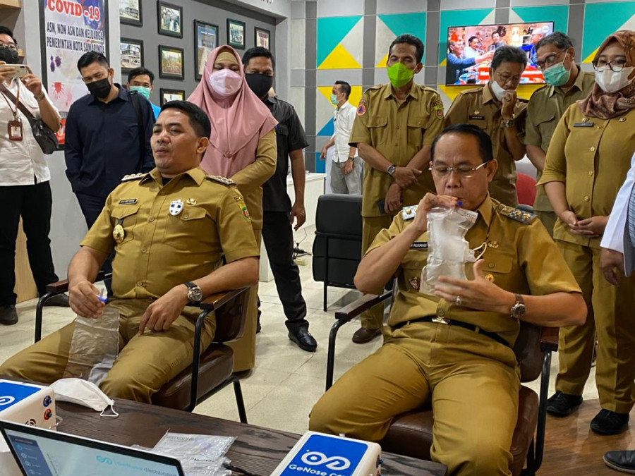 Demonstrasi penggunaan GeNose C-19 yang dilakukan Pemkot Samarinda beberapa waktu lalu (Permata/korankaltim.com)