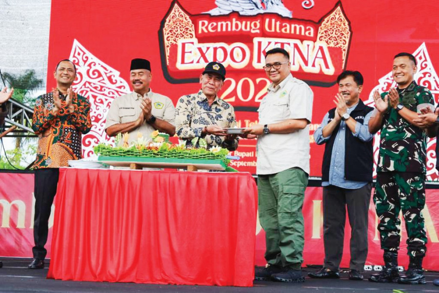 Bupati membuka Rembug dan Expo KTNA Nasional 2025. (Foto: Prokom)